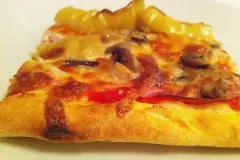 Knuspriger Pizzaboden mit Honig