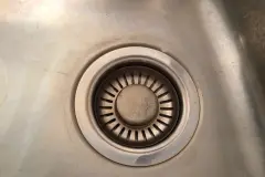 Verkalktes Sp&uuml;lbecken