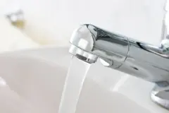 Wasserh&auml;hne mit WD40 polieren