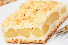 Apfelkuchen aus Hefeteig mit Streusel nach B&auml;ckerart