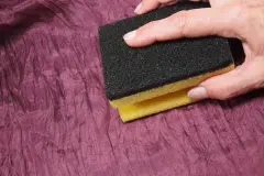 Fusseln entfernen mit K&uuml;chenschwamm