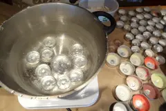 Recycling: Teelichth&uuml;llen wiederverwenden