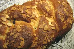 Einfacher Hefe-Rosinen-Zopf  mit Gelinggarantie