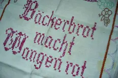 Omis antike Tischdecken: Alte Flecken entfernen