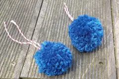 PomPoms in Serie herstellen ~ DIY