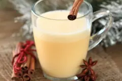 Lecker selbstgemachter Eierpunsch