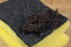 Grillrost reinigen mit Kaffeesatz