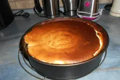 Einfacher K&auml;sekuchen mit Boden