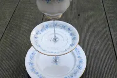 Etagere selber machen aus altem Porzellan