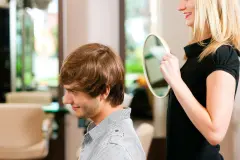 Haare nach dem Besuch beim Coiffeur / Fris&ouml;r entfernen