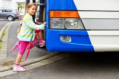 Richtiges Verhalten f&uuml;r Sch&uuml;ler bei Busfahrten - Unf&auml;lle verhindern