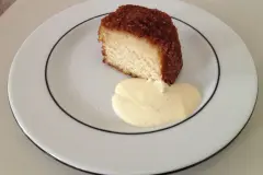 Karth&auml;user Kl&ouml;&szlig;e mit Vanilleso&szlig;e