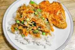 Schnelles asiatisches Reisgericht