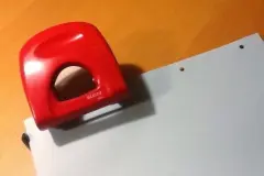 4-Loch-Stanzung mit "normalem" Locher