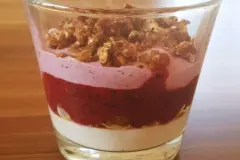 Fr&uuml;chte-Frischk&auml;se-Joghurt Dessert