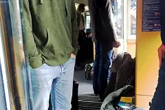 Zug &uuml;berf&uuml;llt - Fahrg&auml;ste ohne Reservierung m&uuml;ssen raus