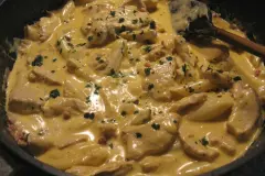 H&auml;hnchen-Spargel-Pfanne mit Sahnesauce