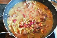 Leckerer Bohneneintopf mit Einlage