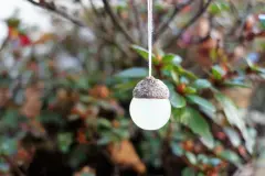Baumschmuck aus Eichelh&uuml;tchen