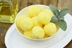 Selbst gemachte Kartoffelkl&ouml;&szlig;e