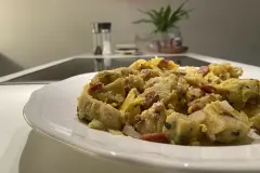 Resteessen: Geröstete Knödel mit Eiern und Speck
