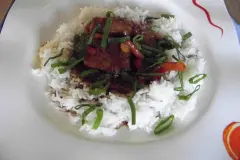Rot geschmortes Schweinefleisch