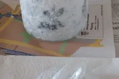 Obwohl ich wusste, dass das Mod Podge transparent aush&auml;rtet / trocknet, bekam ich dann doch einen ziemlichen Schrecken, als ich den nach dem Auftragen (noch) wei&szlig;lichen Kleber sah!