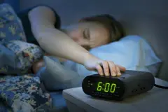 Clock Radio Dock: Wie finde ich den Einschaltknopf im Dunklen?