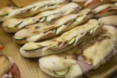 Gef&uuml;lltes Fladenbrot - knusprig & lecker