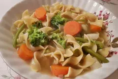 H&uuml;hnersuppe aus dem Schnellkochtopf