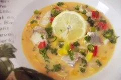 Fischsuppe mit Seelachs, Paprika, Tomaten & Champignons