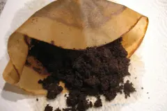 Kaffeesatz als nat&uuml;rlicher D&uuml;nger im Garten