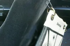 Wohin mit der Handtasche im Auto?