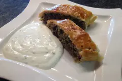 Hackstrudel mit Bl&auml;tterteig