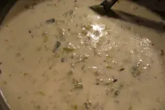Porreesuppe mit Hackfleisch und Frischk&auml;se