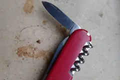 Batteriefach der Armbanduhr &ouml;ffnen