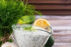 Knoblauchdressing aus Kefir