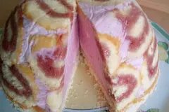 Erdbeer-Buttermilch-Torte