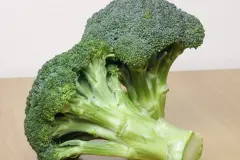 Brokkoli komplett verwerten - Stiel kann man essen