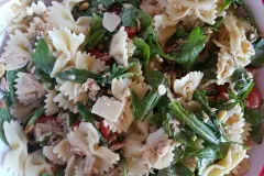 Nudelsalat mit Thunfisch und Rucola