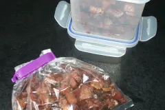 Wenn das R&uuml;hrei schnell gehen soll: Speck vorbereiten und einfrieren