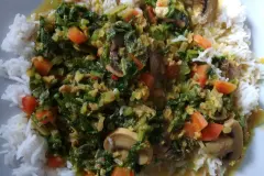 Veganes Reisgericht mit Stielmus und roten Linsen