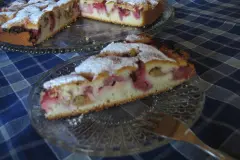 Rhabarber-Erdbeer-Joghurt-Torte