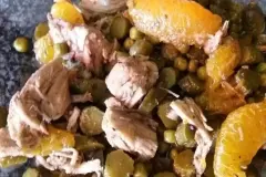 Sommer-H&auml;hnchen-Salat mit Erbsen und Mandarinen