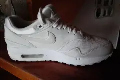 Turnschuhe wieder wei&szlig; - mit Mizellenwasser