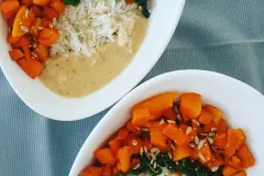 Veganes K&uuml;rbis S&uuml;&szlig;kartoffel Curry mit Erdnusssauce