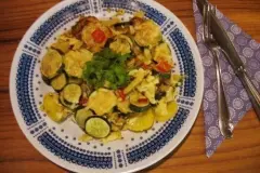 Zucchini-Paprika-Kartoffel-Auflauf mit K&auml;sekruste