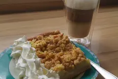 Saftiger Apfelkuchen mit Grie&szlig;brei und Streuseln