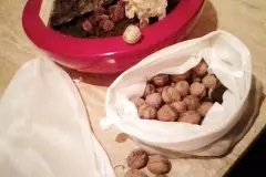 Plastikt&uuml;ten beim Wiegen von Obst oder Gem&uuml;se im Supermarkt ersetzen