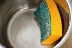 Eingebrannte T&ouml;pfe einfach reinigen